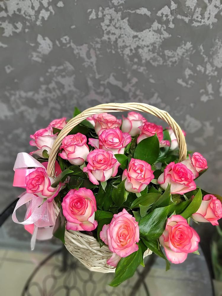Цветочная композиция из Розы в корзине в Мостовском