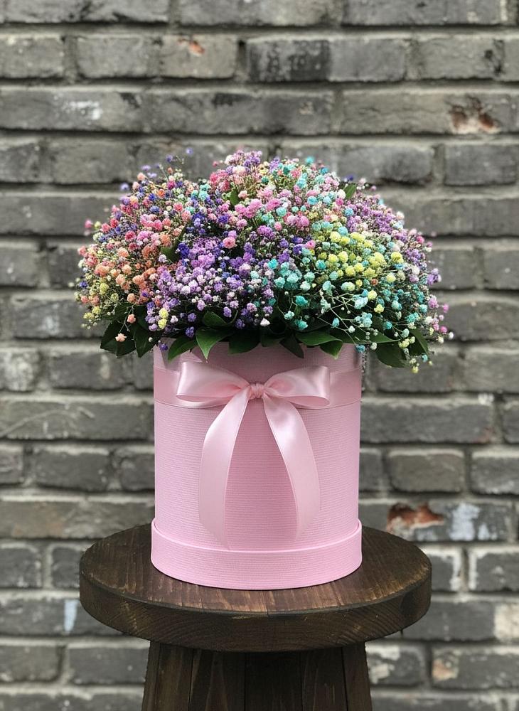 Цветочная композиция из Гипсофила и Розы в шляпной коробке в Мостовском