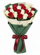 Букет Микс из красных и белых роз в Мостовском