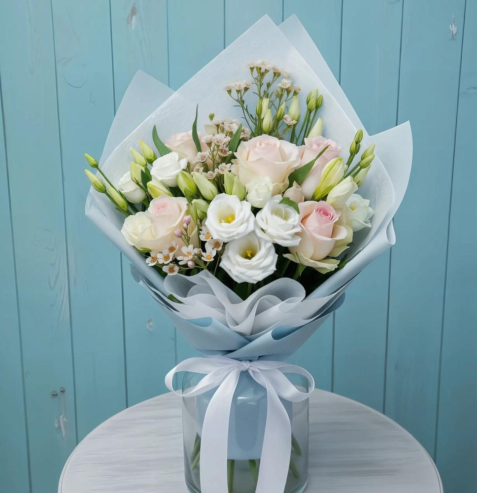 Букет цветов из: Розы и Лизиантусы в Мостовском