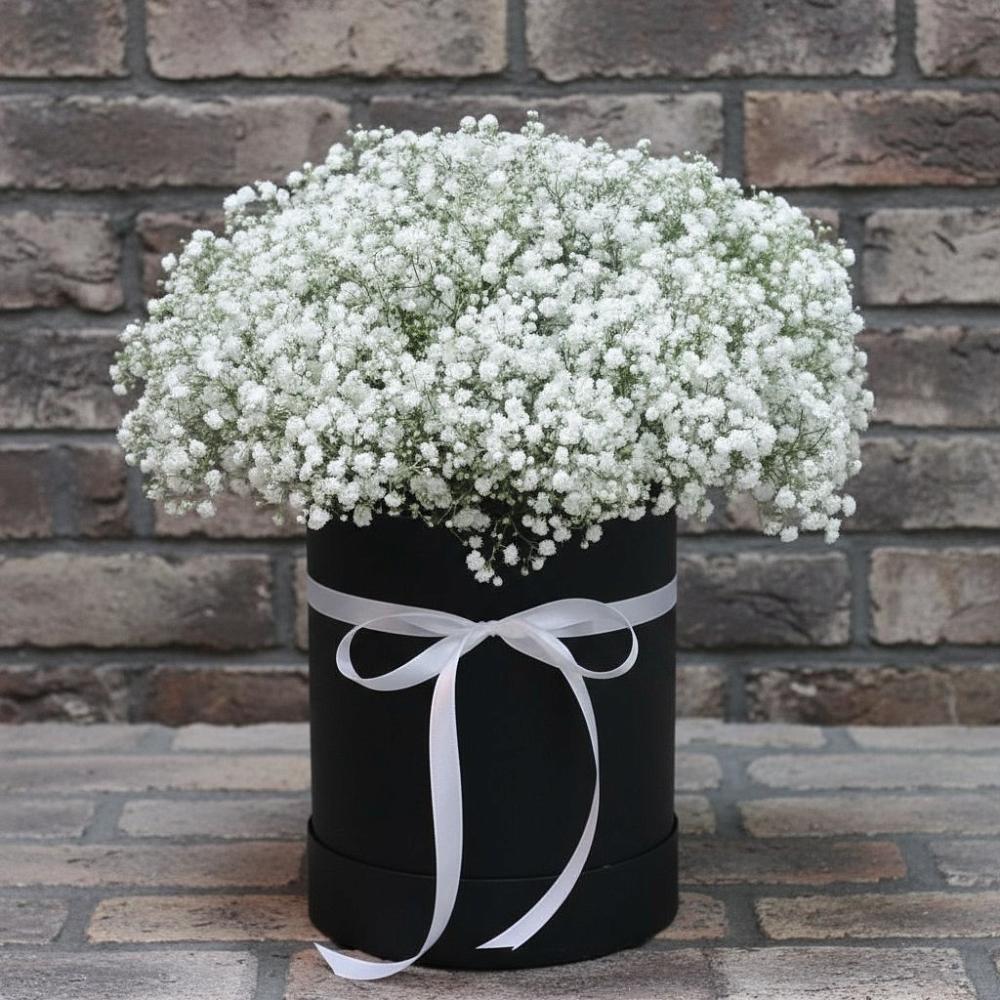 Цветочная композиция из Гипсофила в шляпной коробке в Мостовском