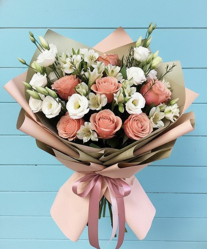 Букет цветов из: Розы, Альстромерии и Лизиантусы в Мостовском