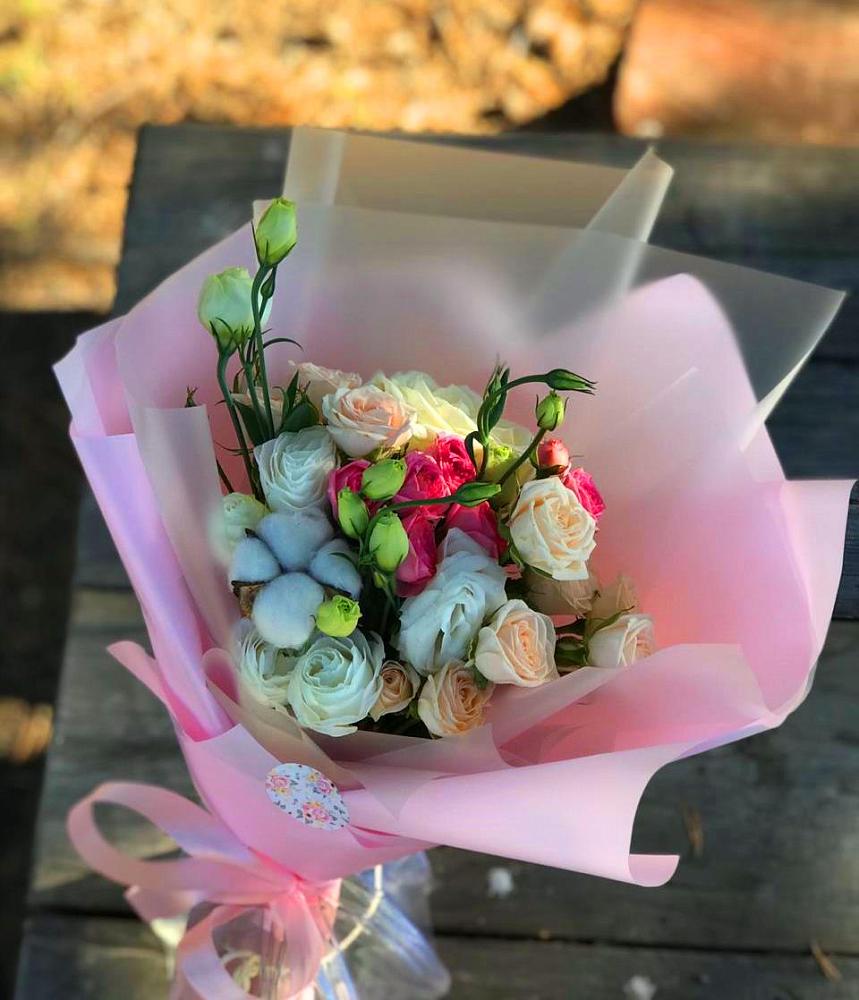 Букет цветов из: Розы и Лизиантусы в Мостовском