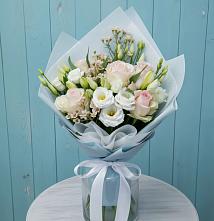 Букет цветов из:  Розы и Лизиантусы в Мостовском