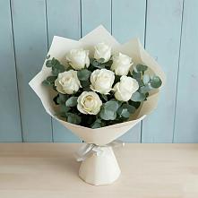 Букет Белые розы в Эвкалипте в Мостовском