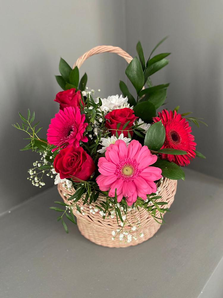 Цветочная композиция из Розы, Хризантемы и Герберы в корзине в Мостовском